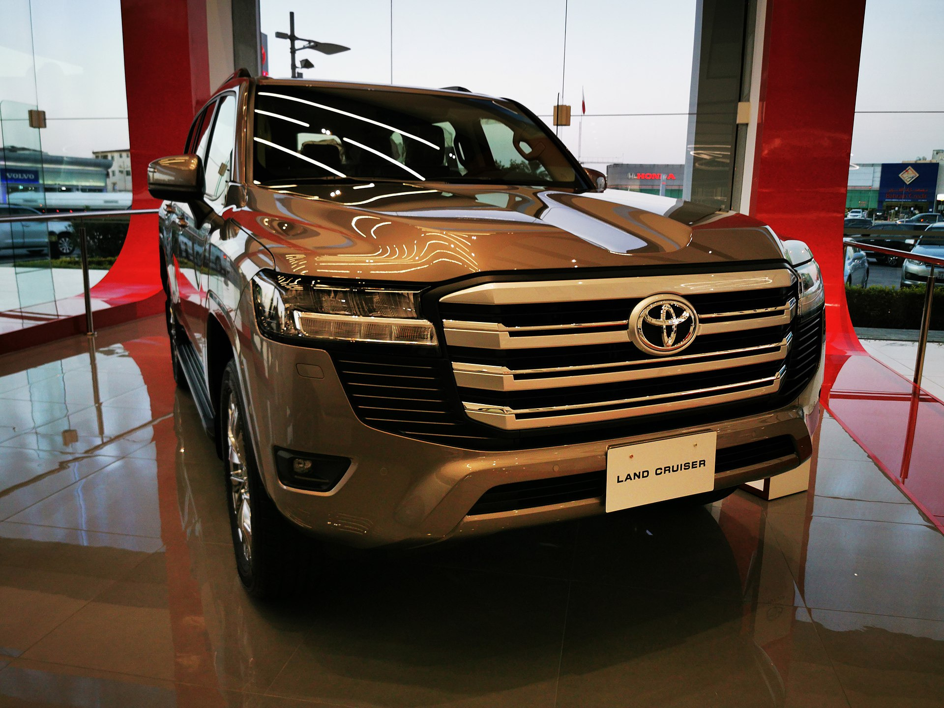Toyota Land Cruiser (J300)
