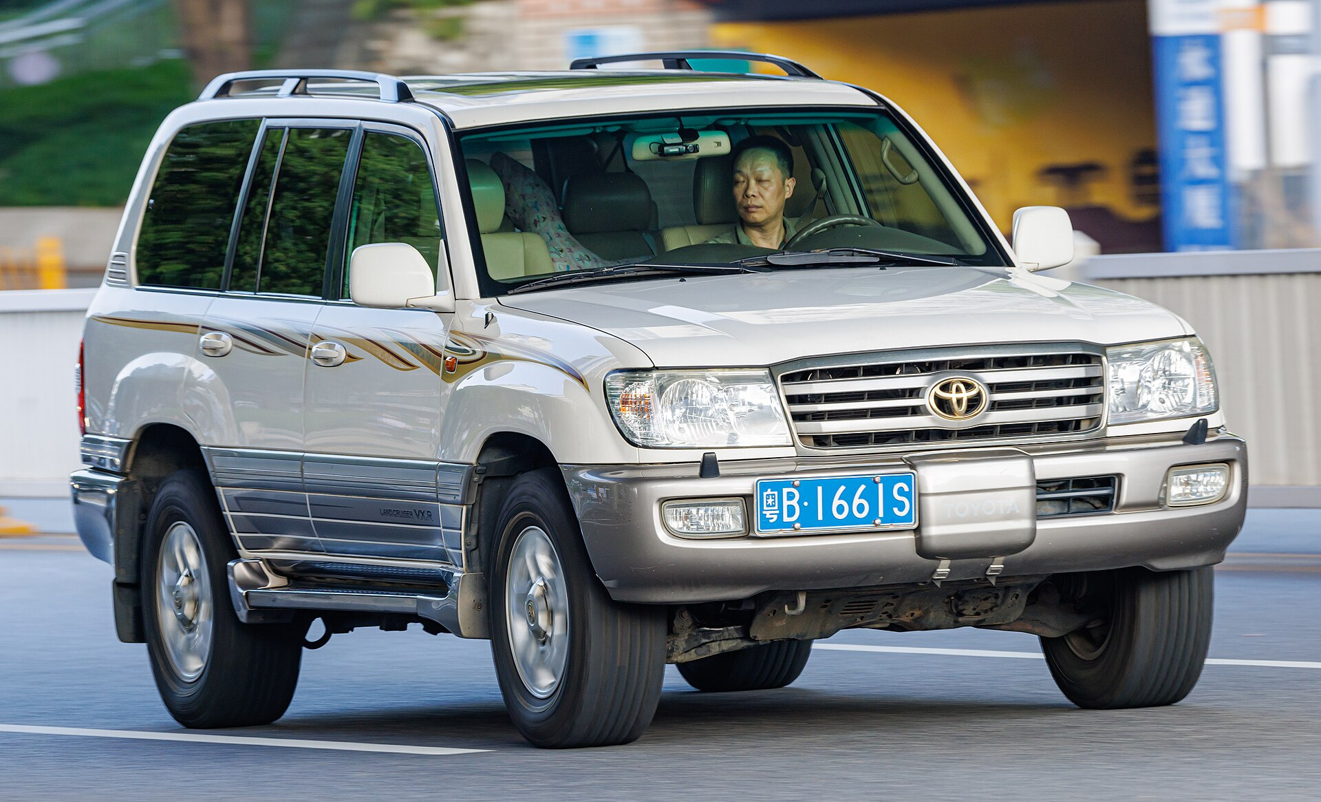 Toyota Land Cruiser (J100, facelift 2002)