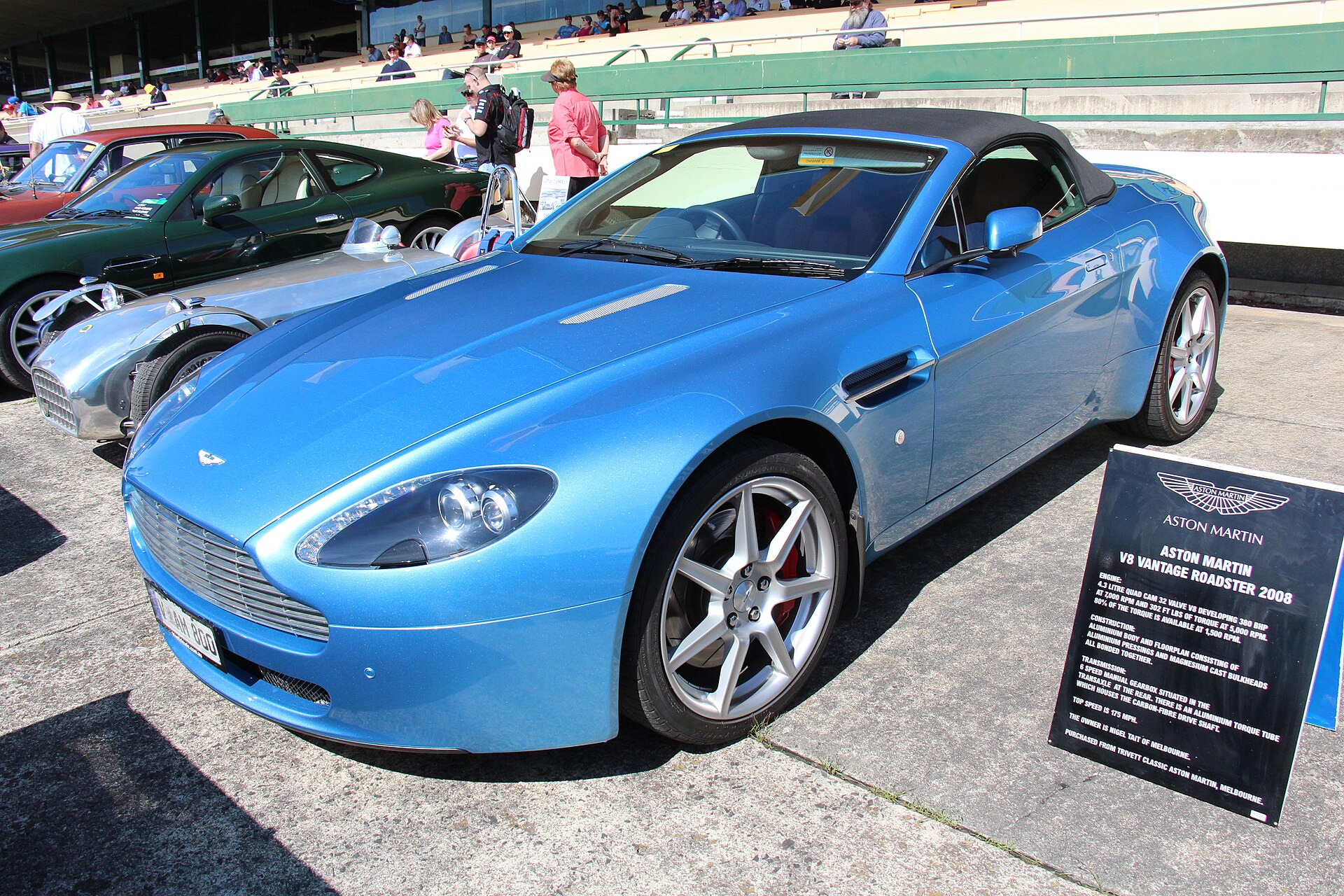 Aston Martin V8 Vantage Roadster