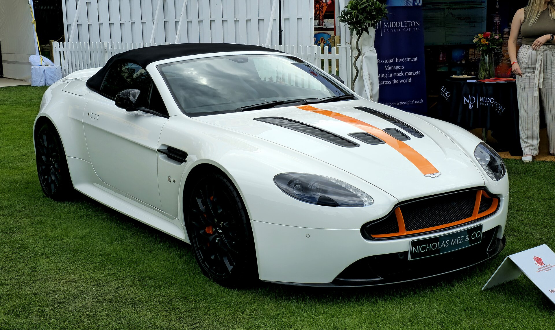 Aston Martin V12 Vantage