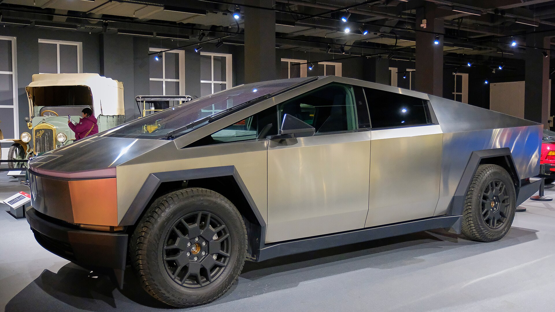Tesla Cybertruck AWD