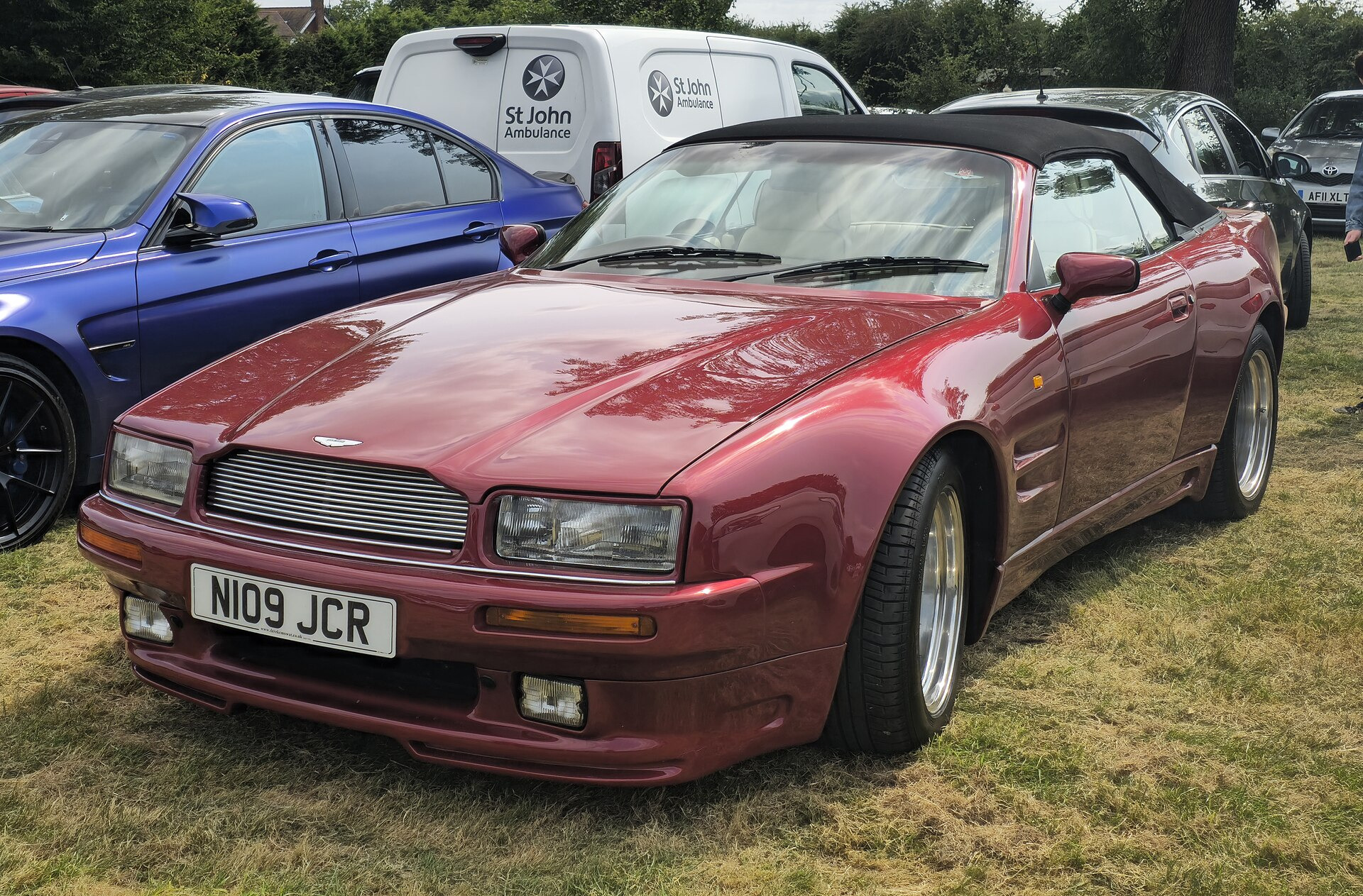 Aston Martin Virage Volante