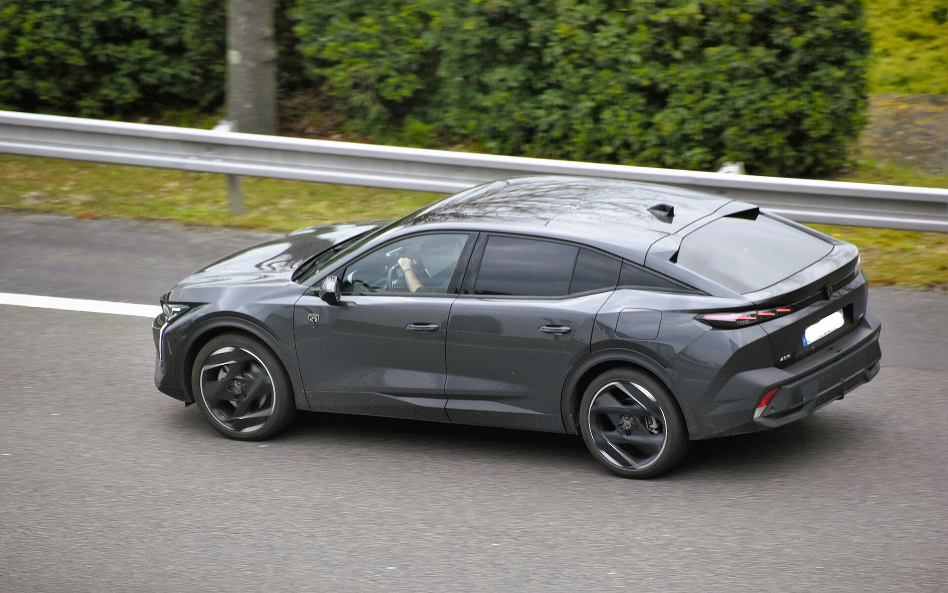 Peugeot 408 (crossover) E-408