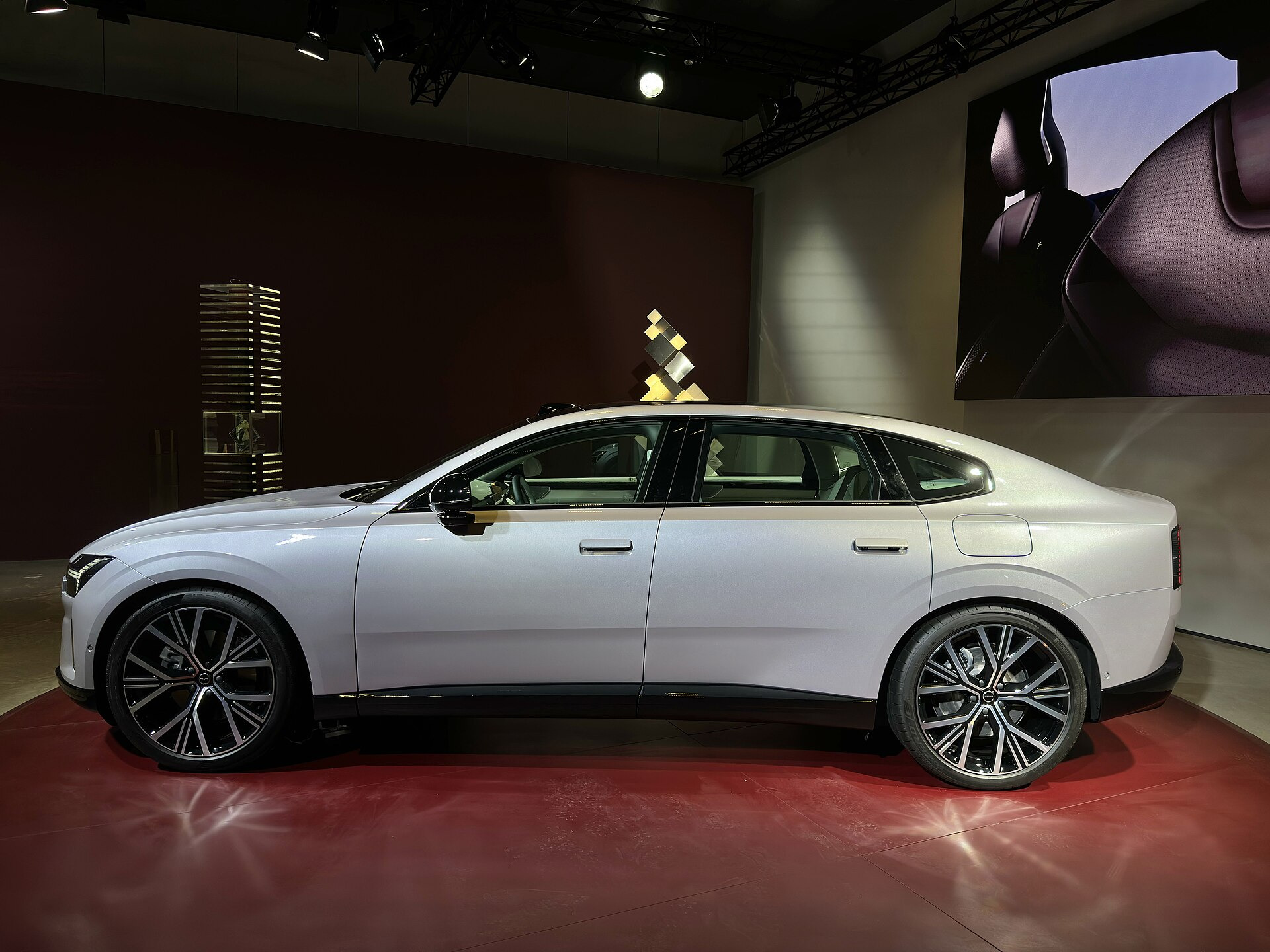 Volvo ES90