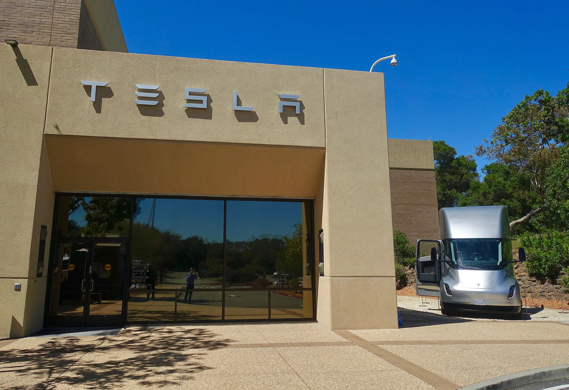 Tesla Semi (2022)