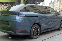 Xpeng X9 (2024) — снимка 2