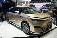 Xpeng X9 (2024) — снимка 3