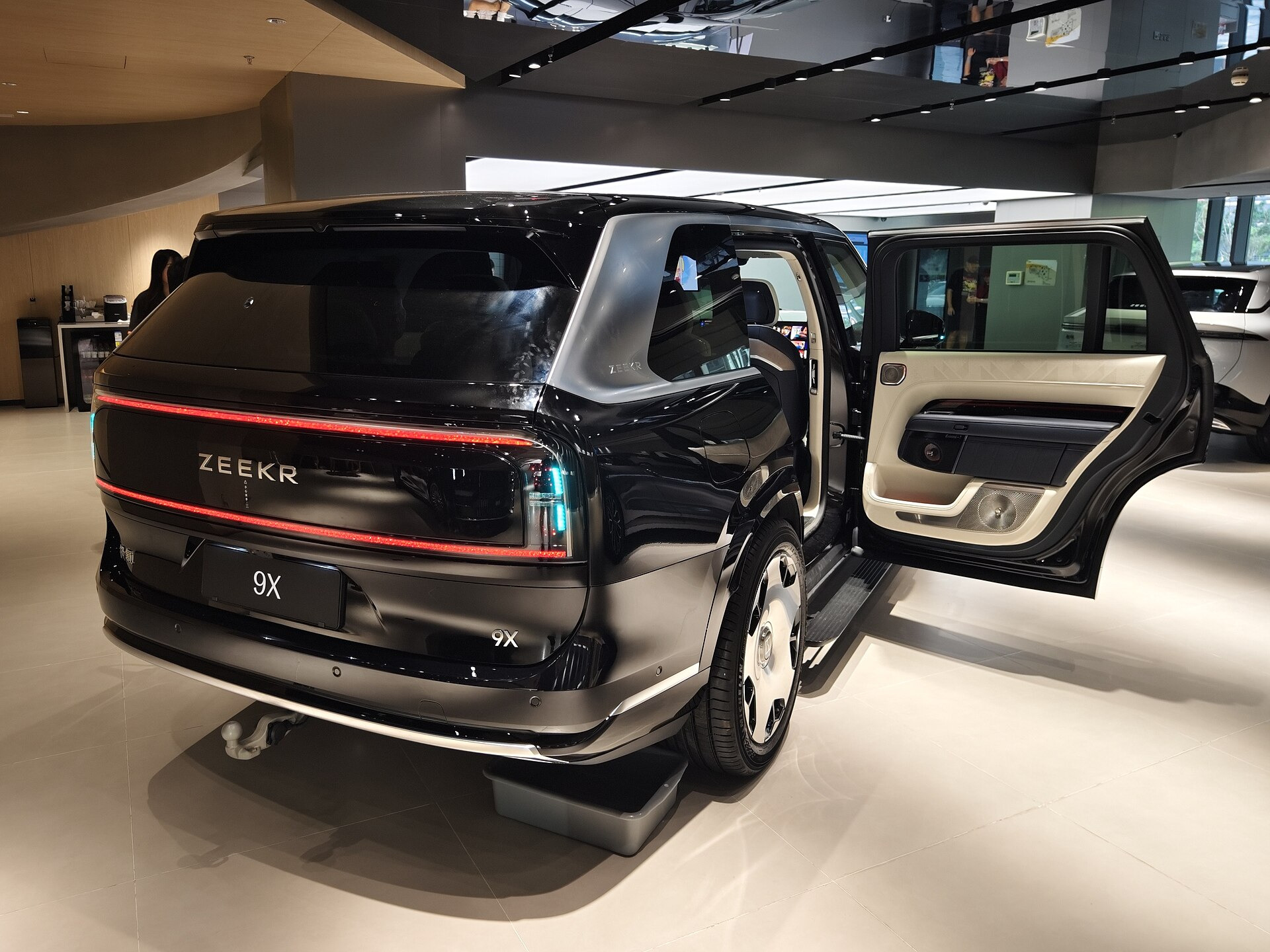 Zeekr 9X (2024)