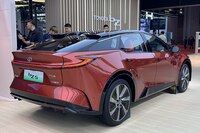 Toyota bZ5 (2025) — снимка 2
