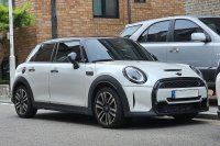 Mini Hatch 5-door (J05, 2024) — снимка 3