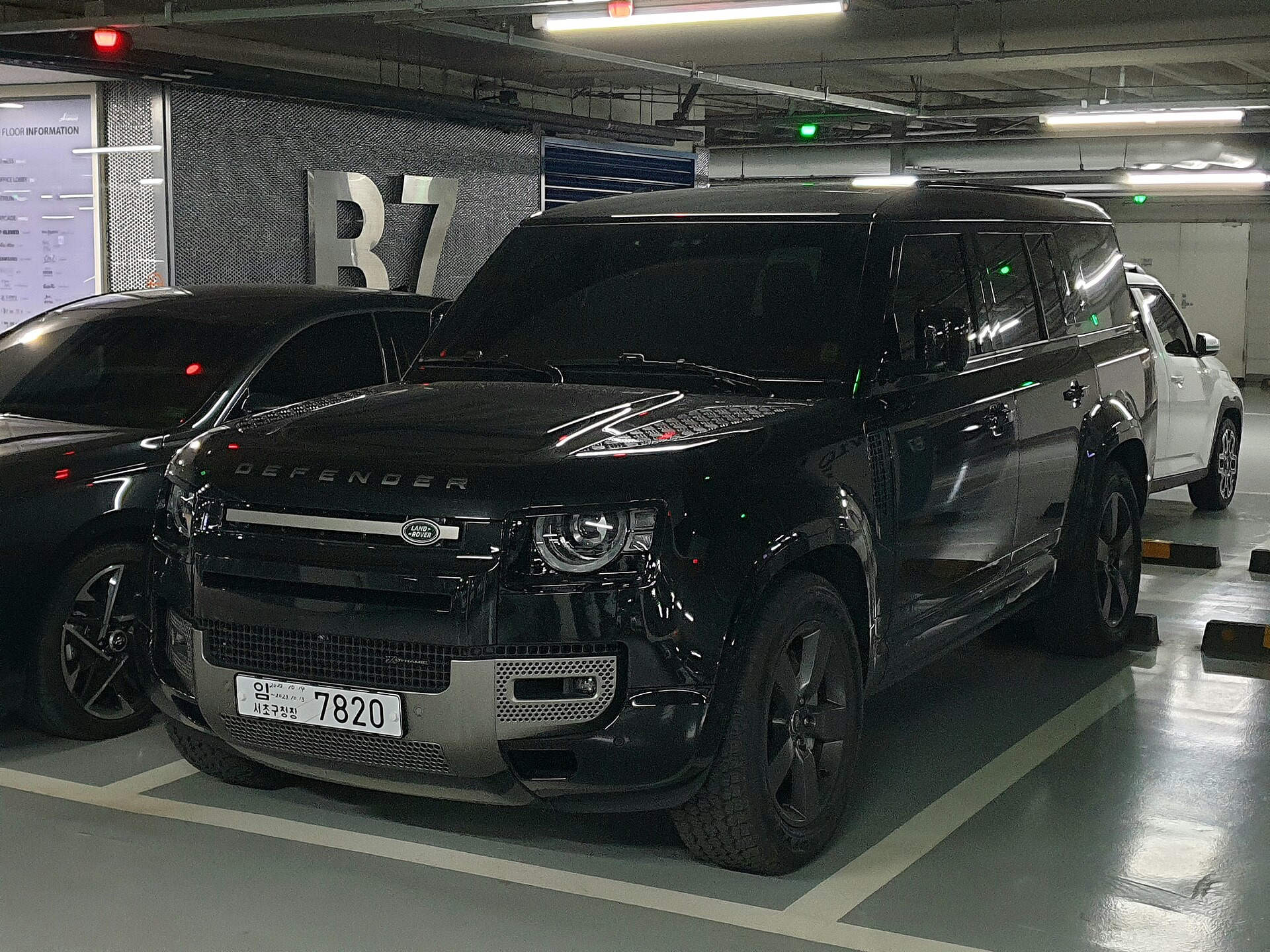 Land Rover Defender (L663) 130 (2022)