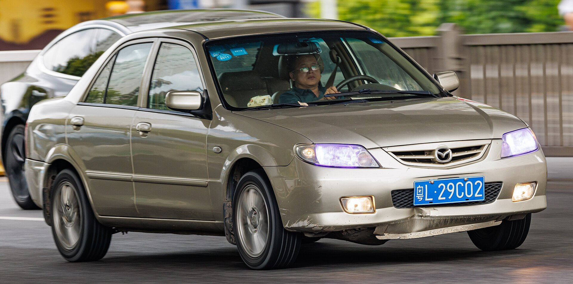 Mazda 323 F V BA