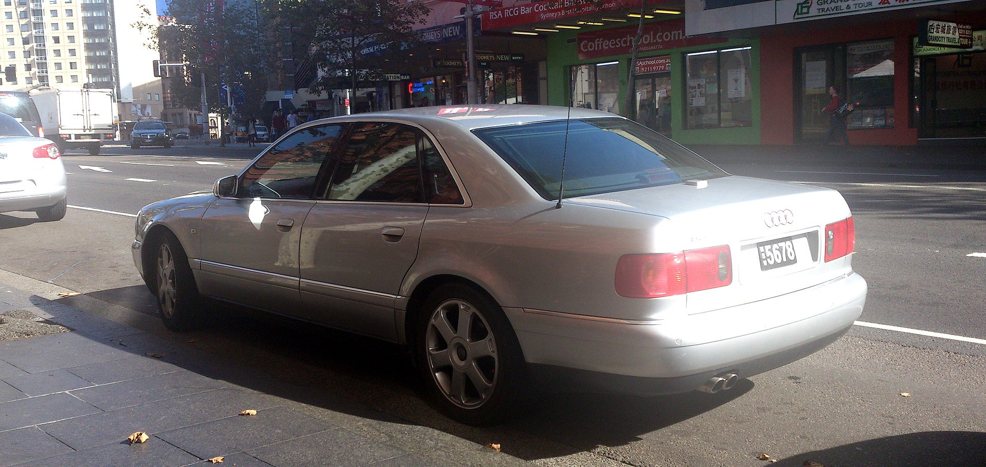 Audi S8 D2
