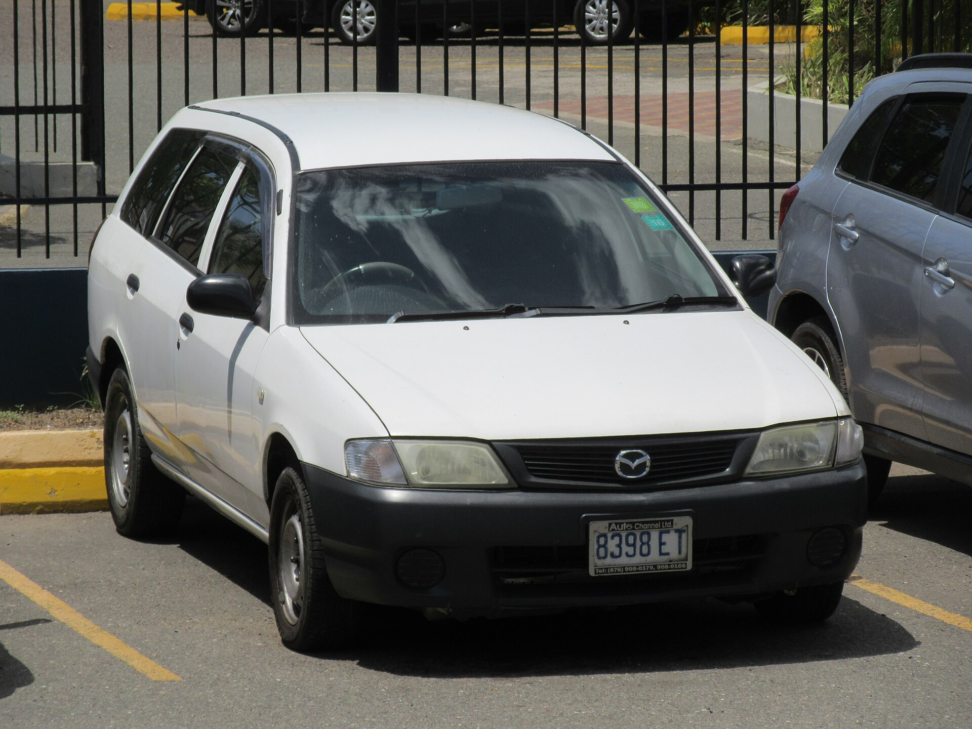 Mazda Familia Wagon 1.3 i (85hp)