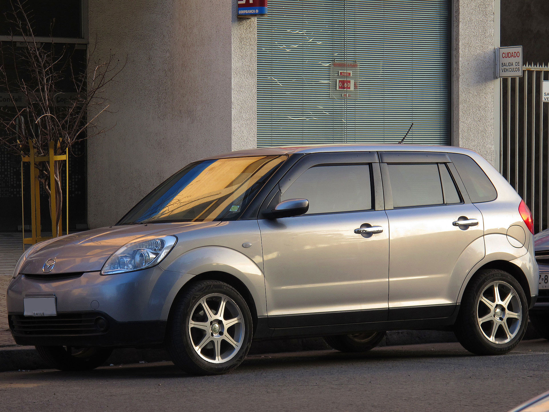 Mazda Verisa L