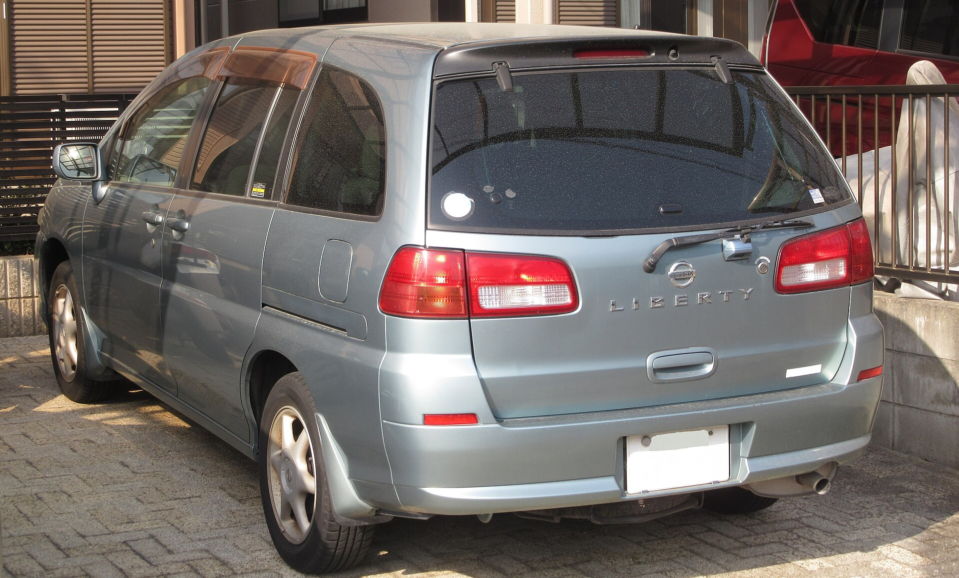 Nissan Liberty M12