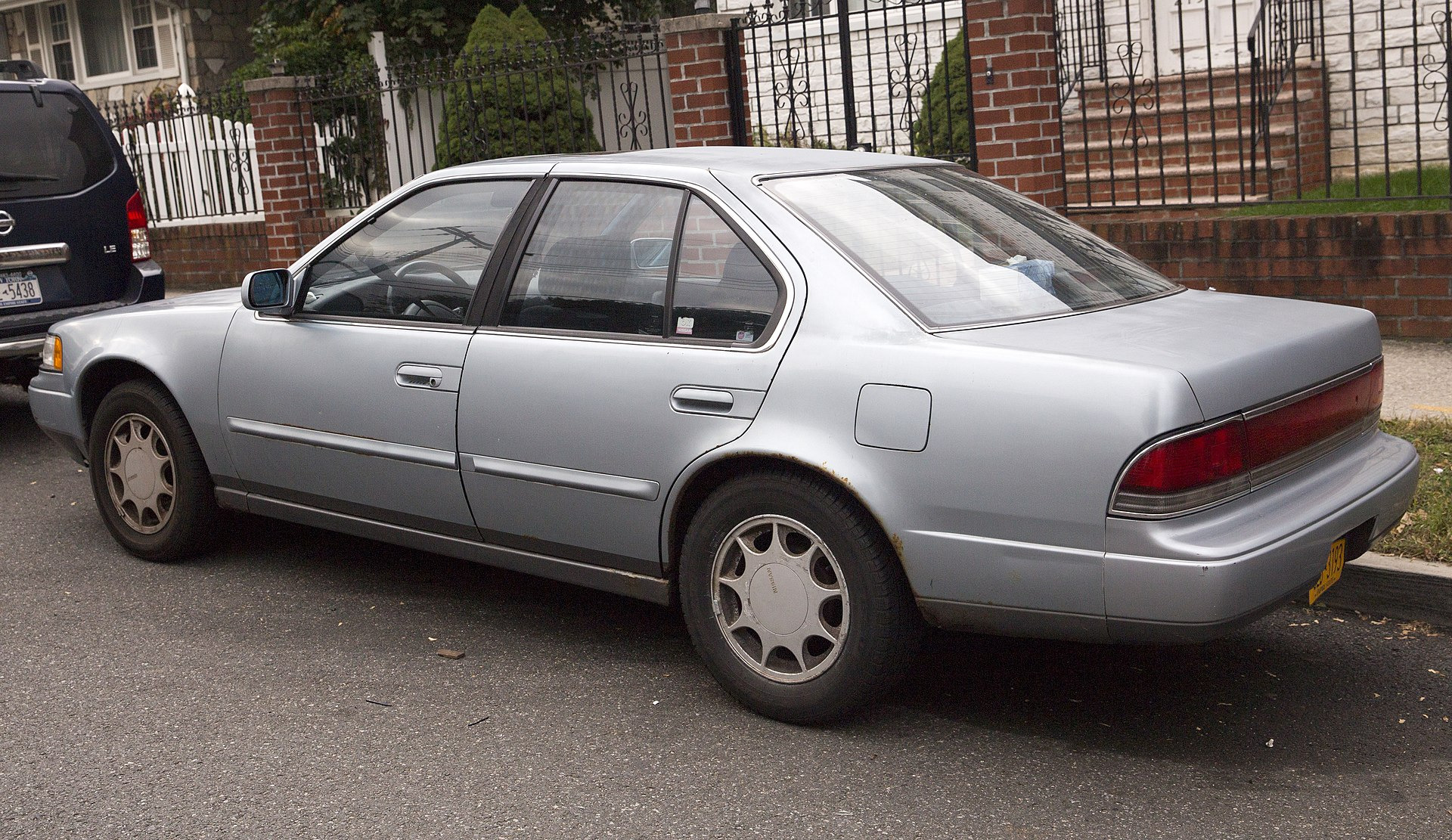 Nissan Maxima I J30