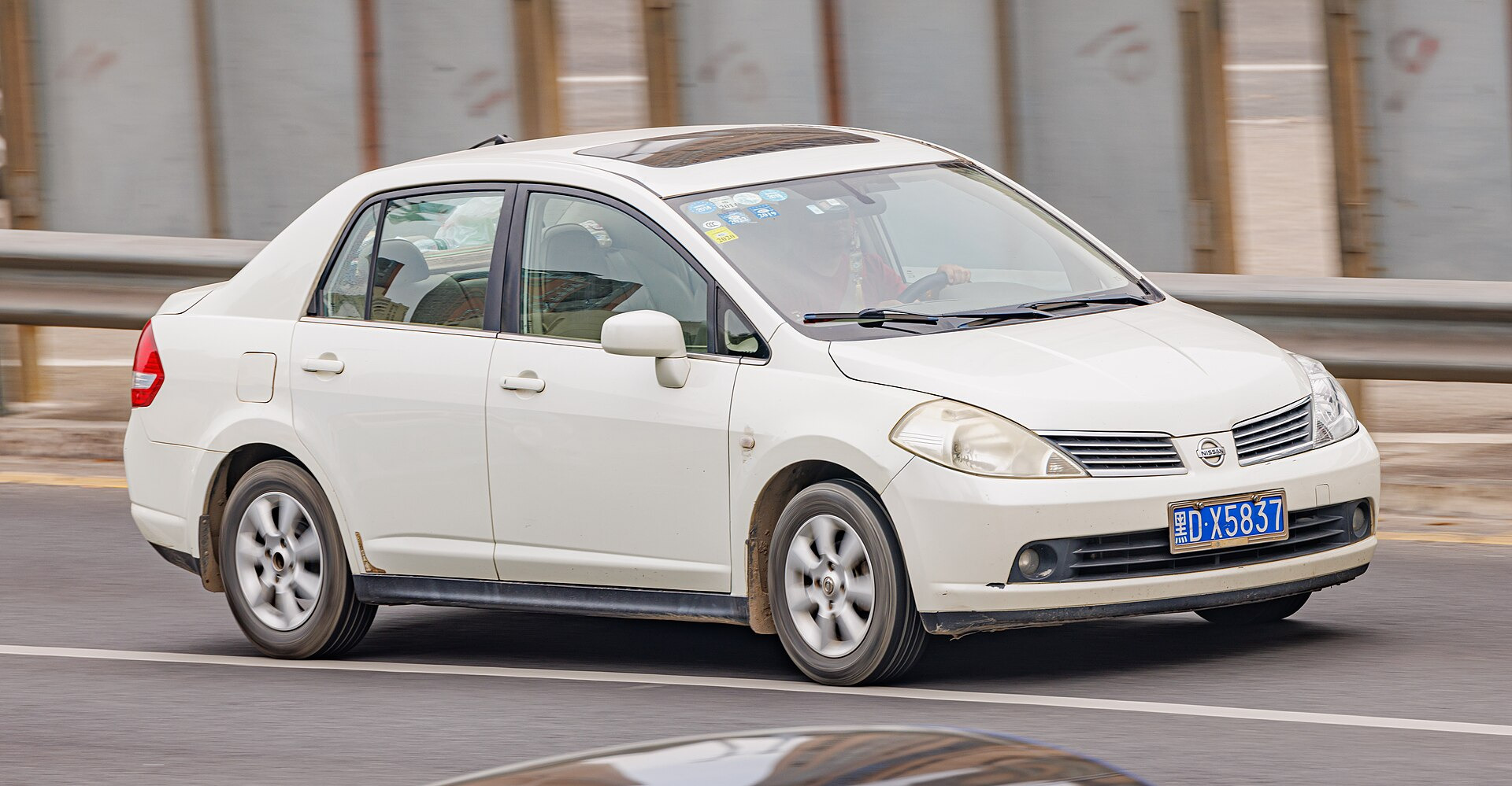 Nissan Tiida Sedan