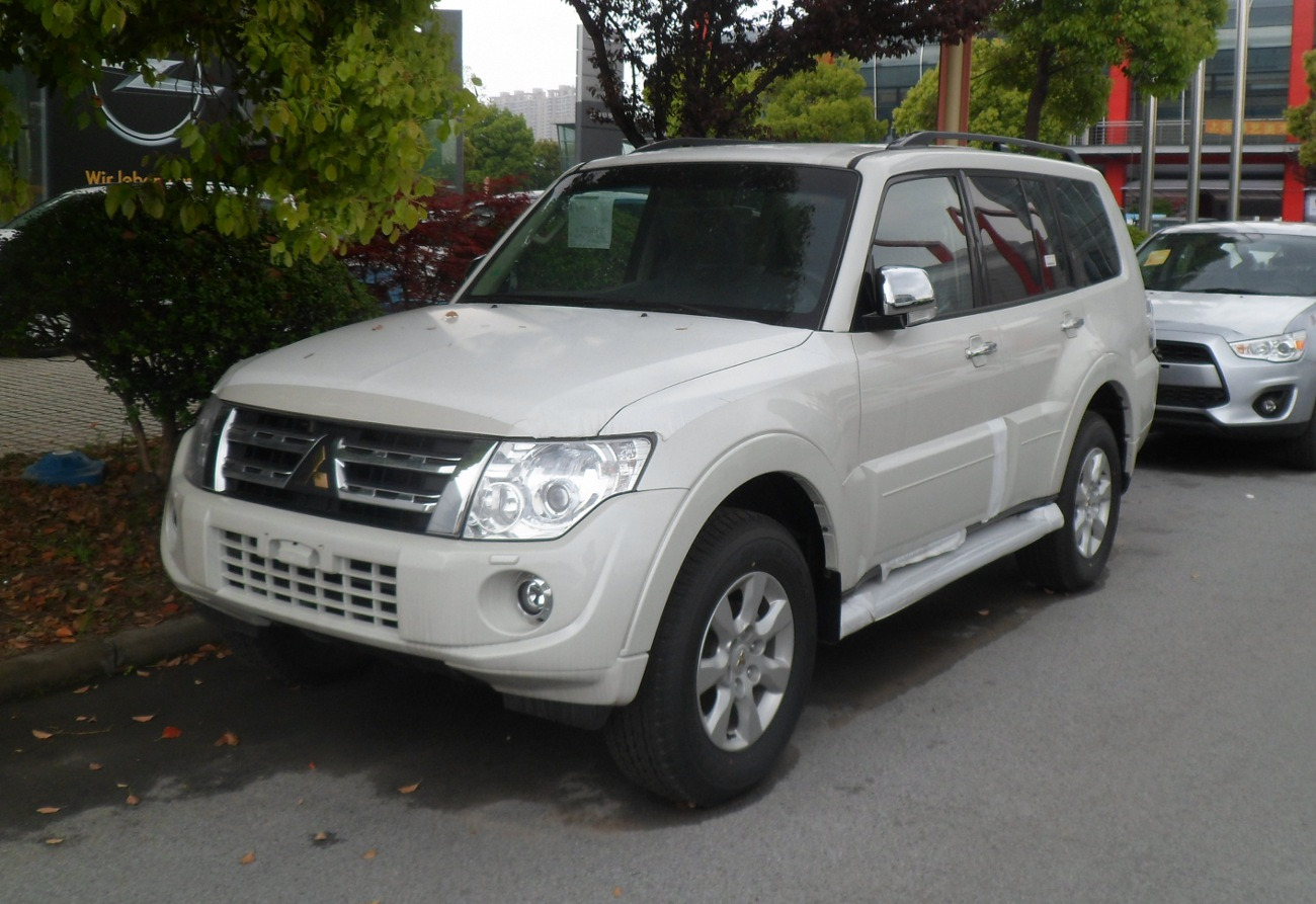Mitsubishi Pajero IV facelift 2012