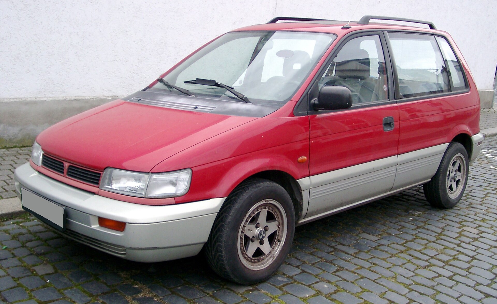 Mitsubishi Space Runner N50