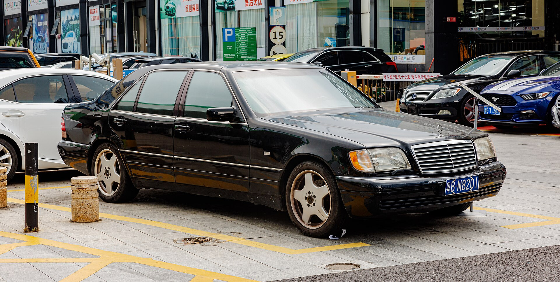 Mercedes-Benz S-Class W140
