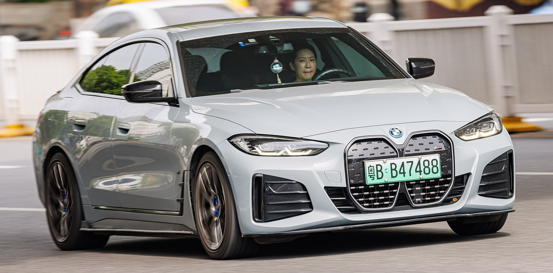 BMW i4 AT (286hp)
