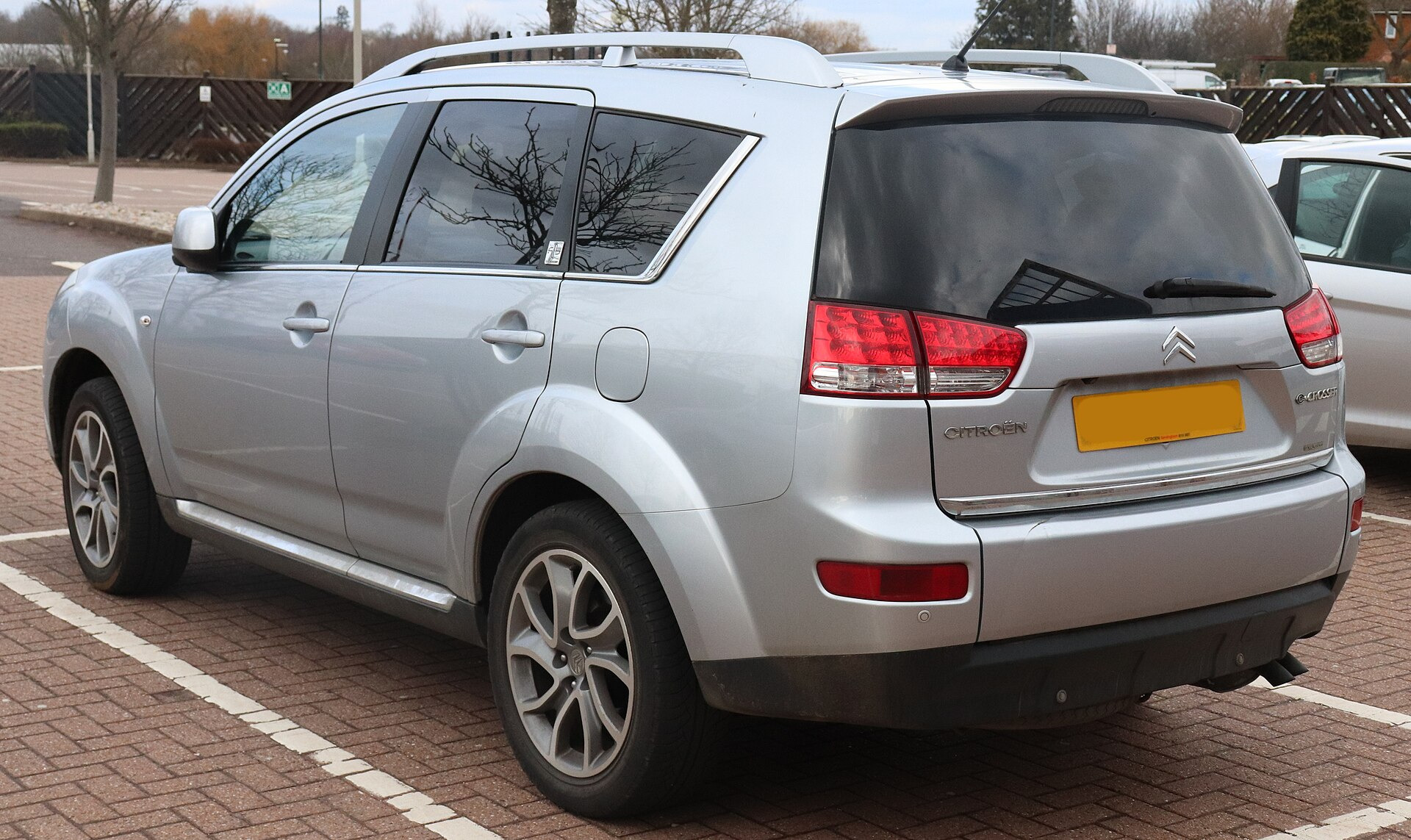 Citroen C-Crosser 2.4i (170hp) CVT