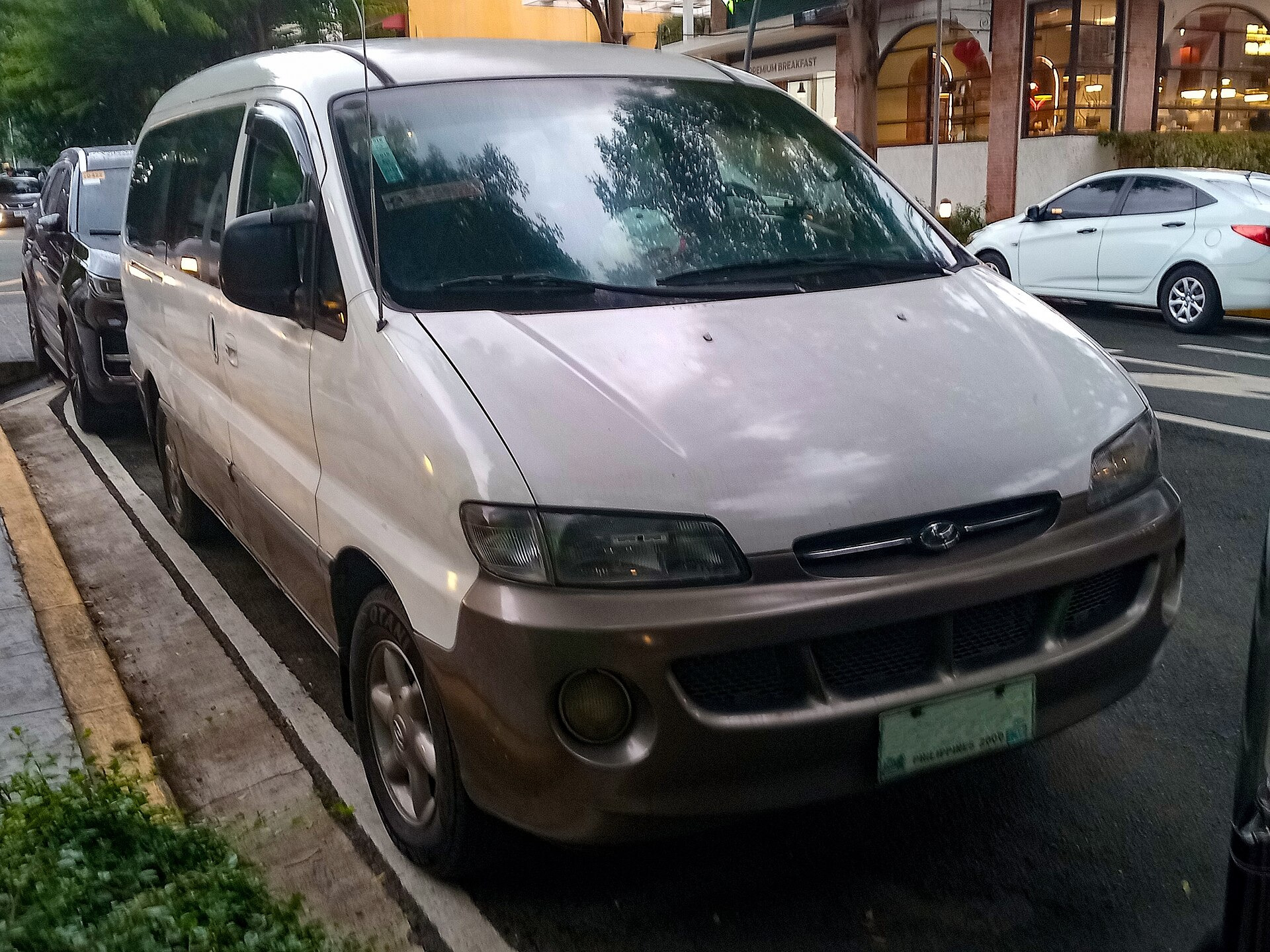 Hyundai H-1 Starex 2.4 i LWD (110hp)