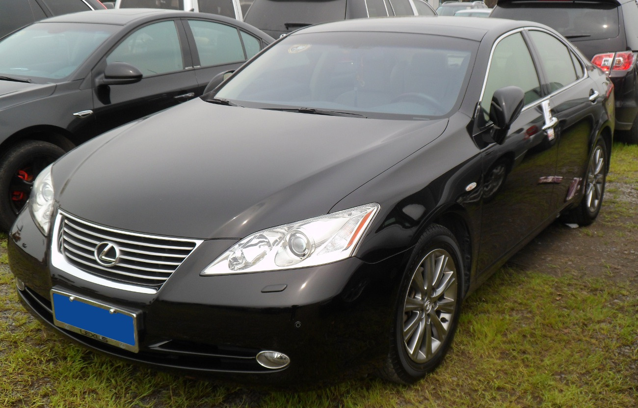 Lexus ES V