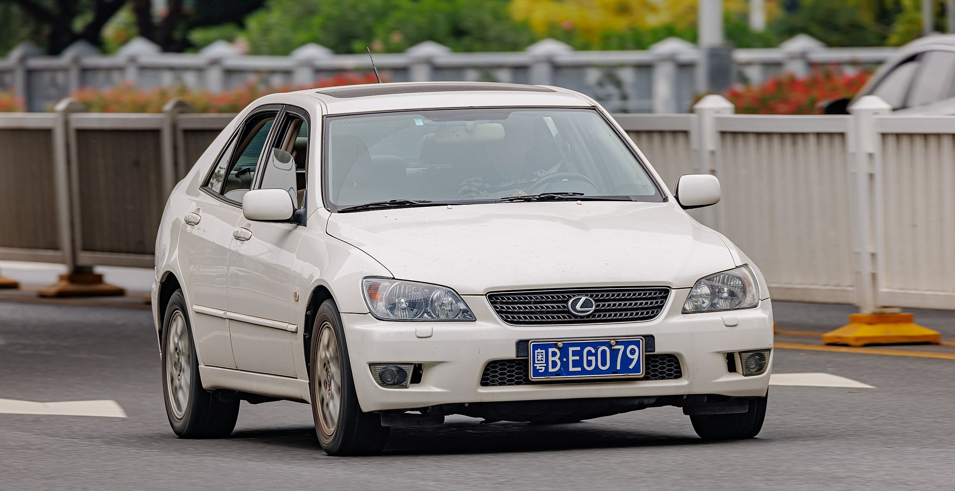 Lexus IS I