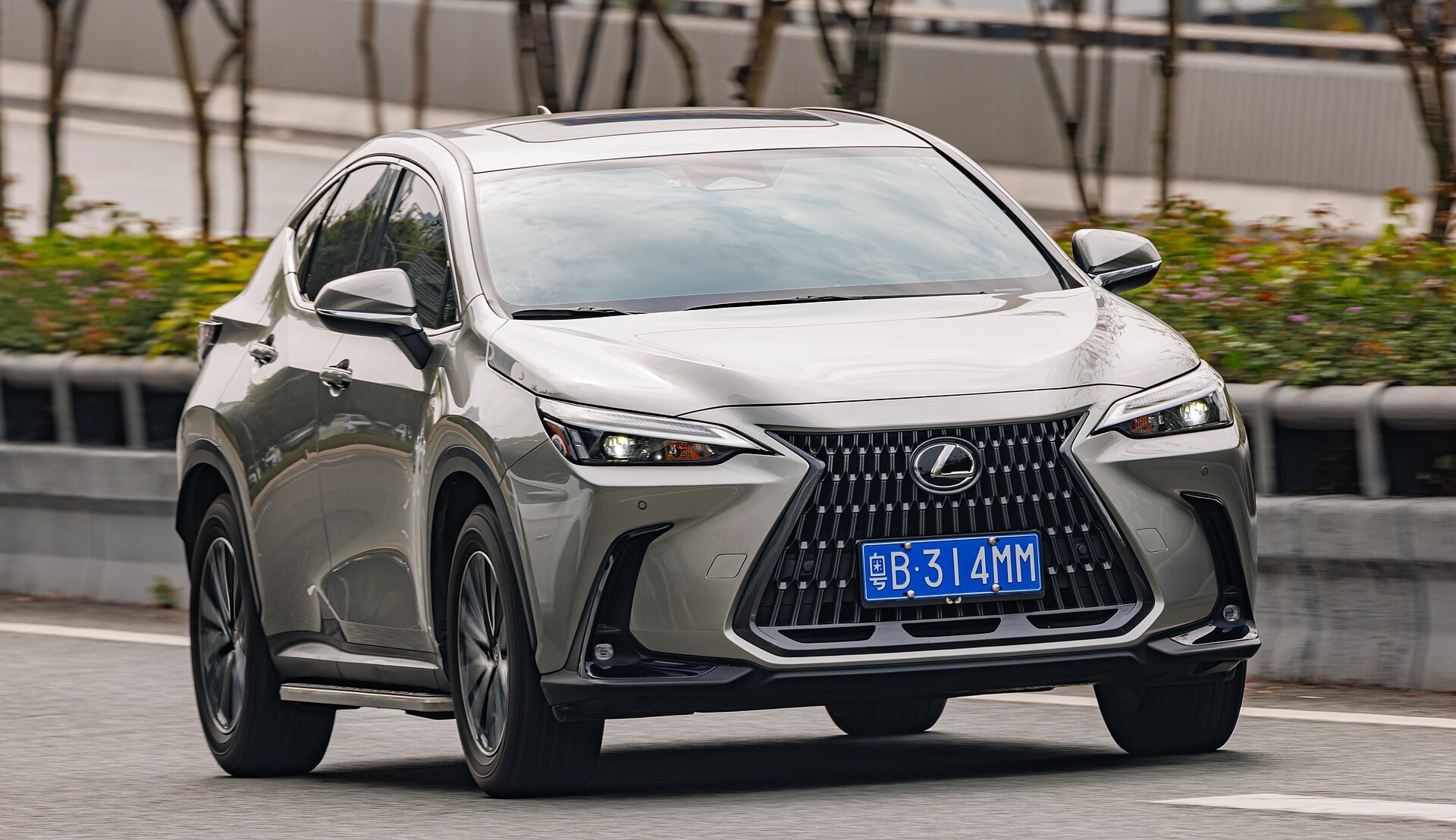 Lexus NX 200t 2.0 AT (238hp) 4WD