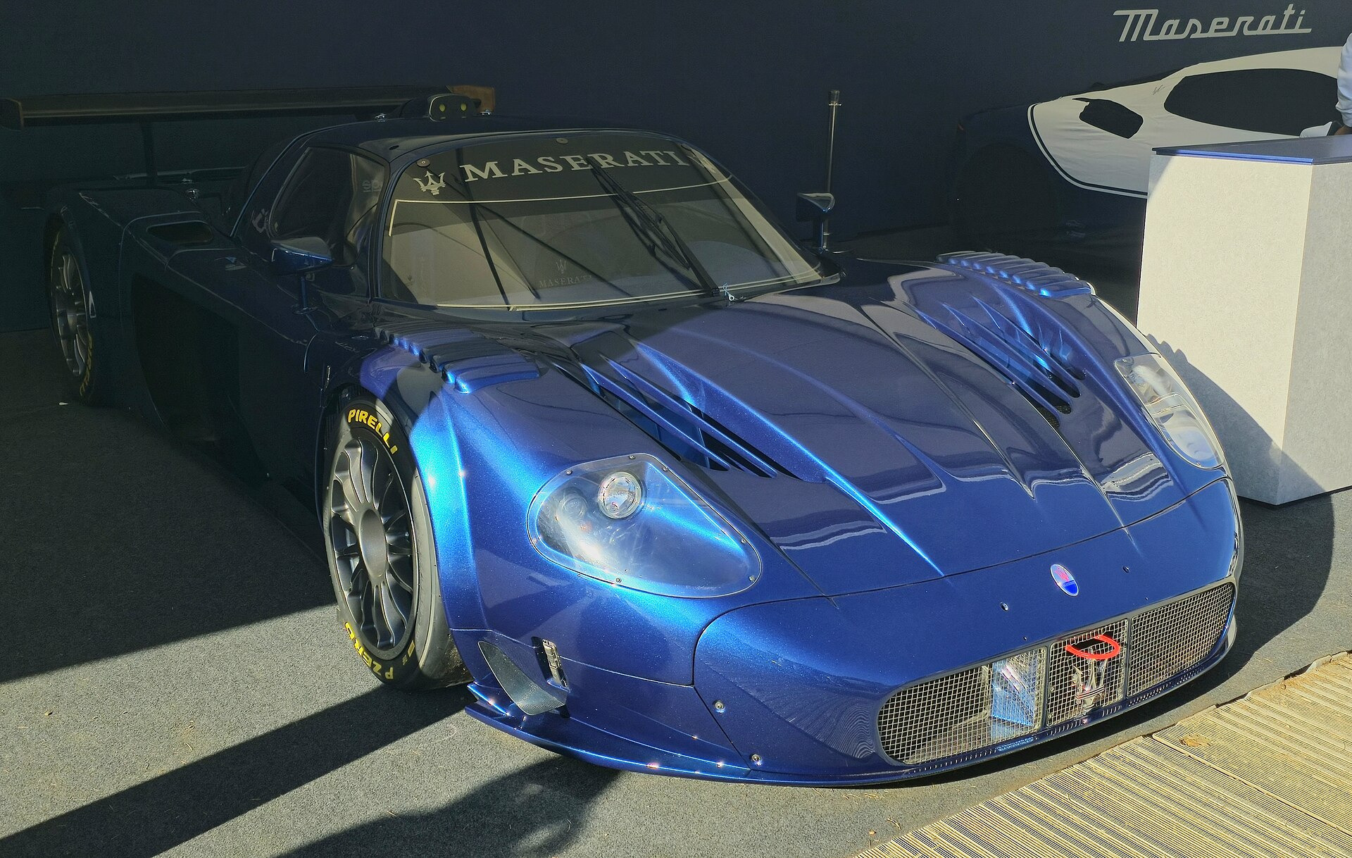 Maserati MC12 6.0 V12 (624hp)