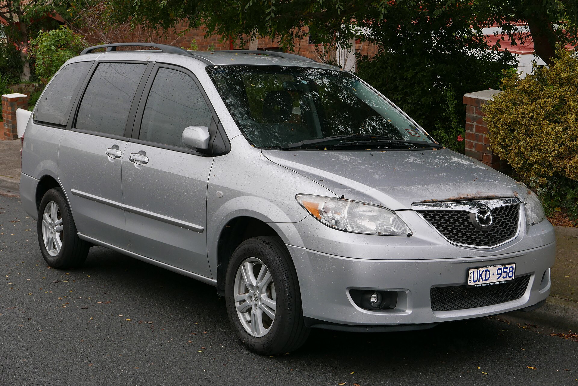 Mazda MPV 8