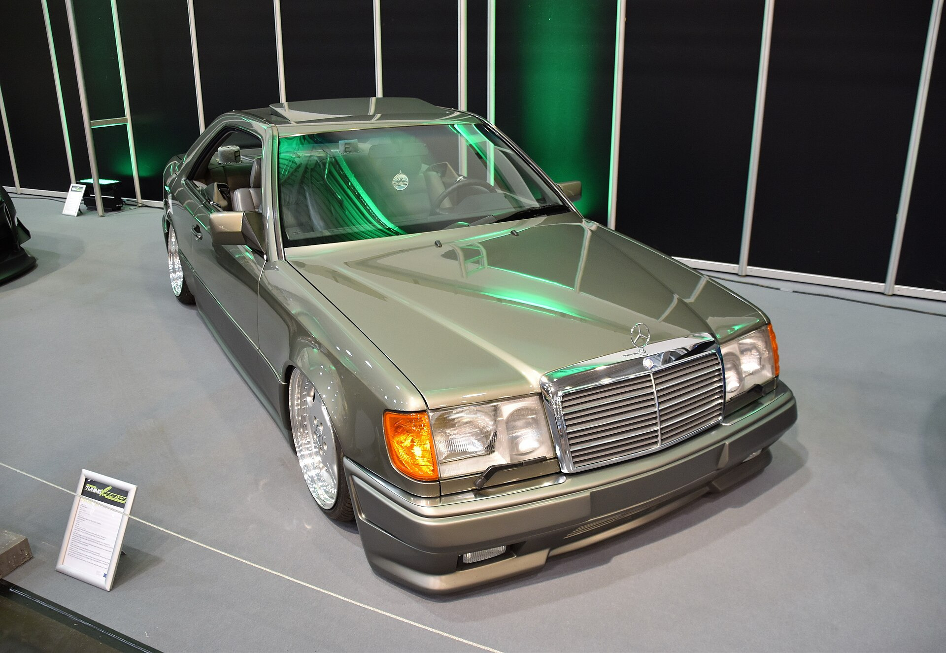 Mercedes-Benz Coupe C124