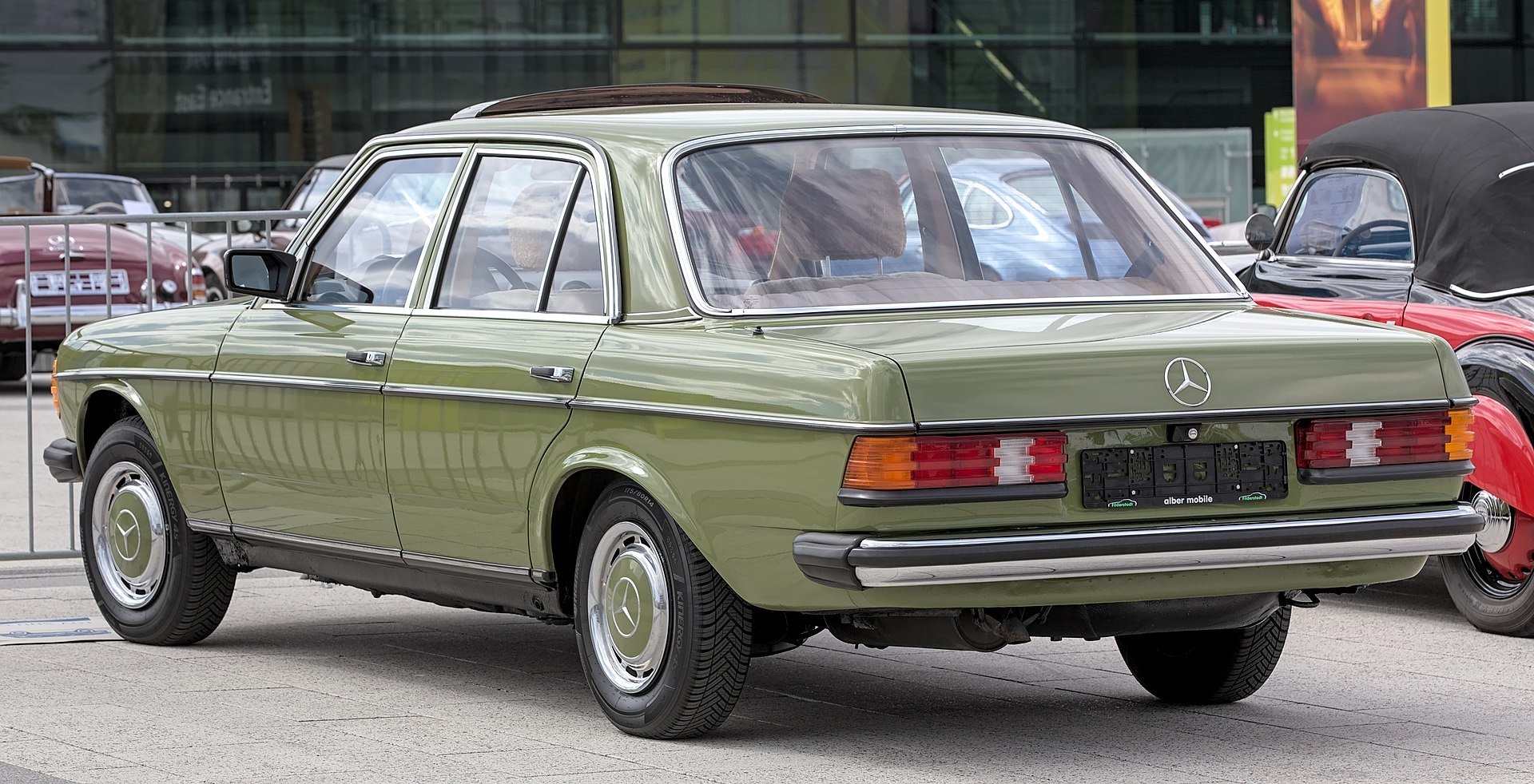 Mercedes-Benz 200 W123