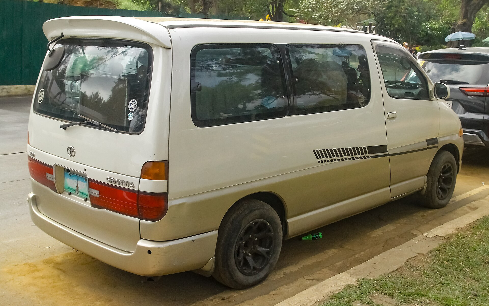 Toyota Granvia 2.7 i (152hp)