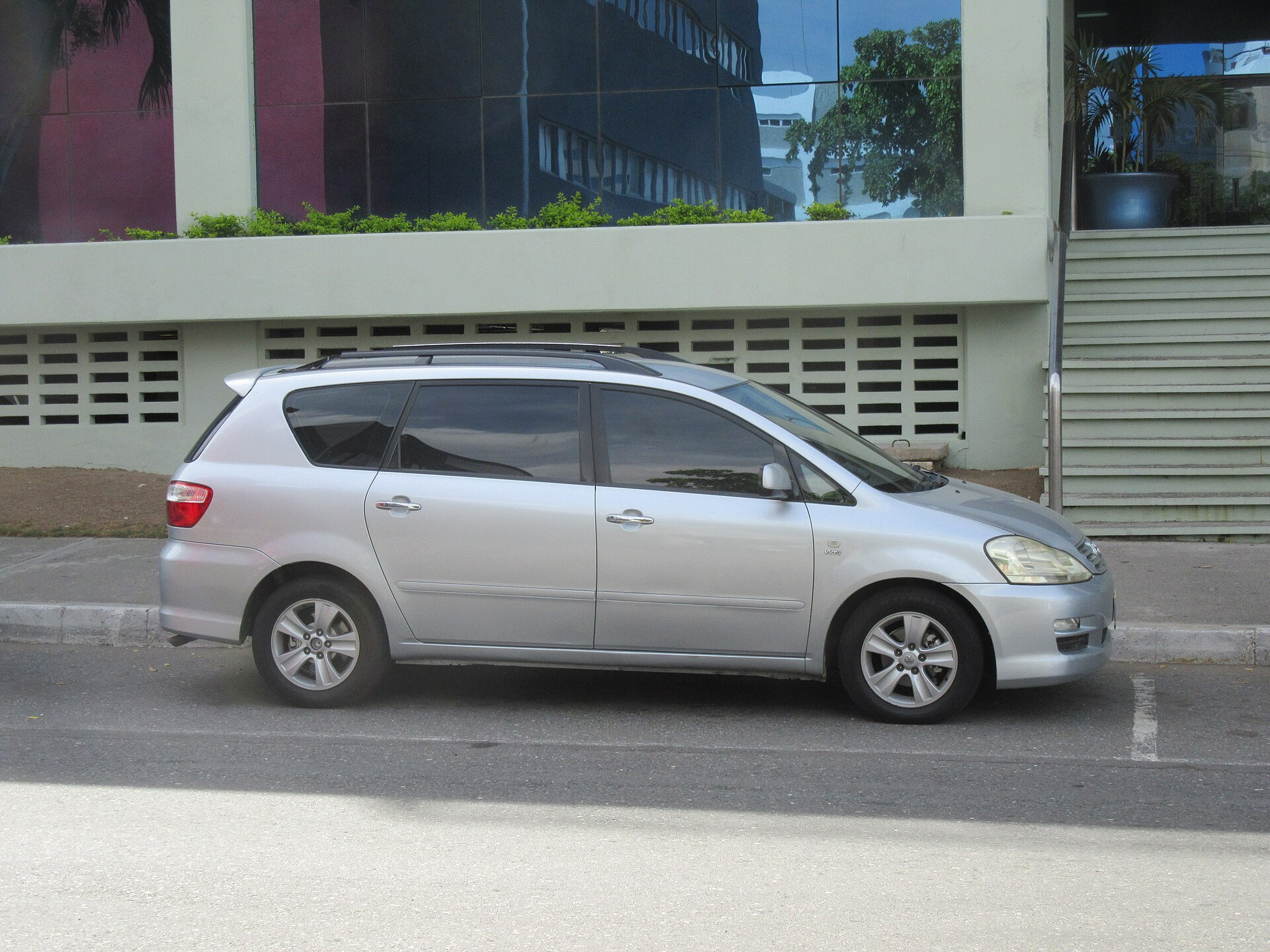 Toyota Ipsum XM1
