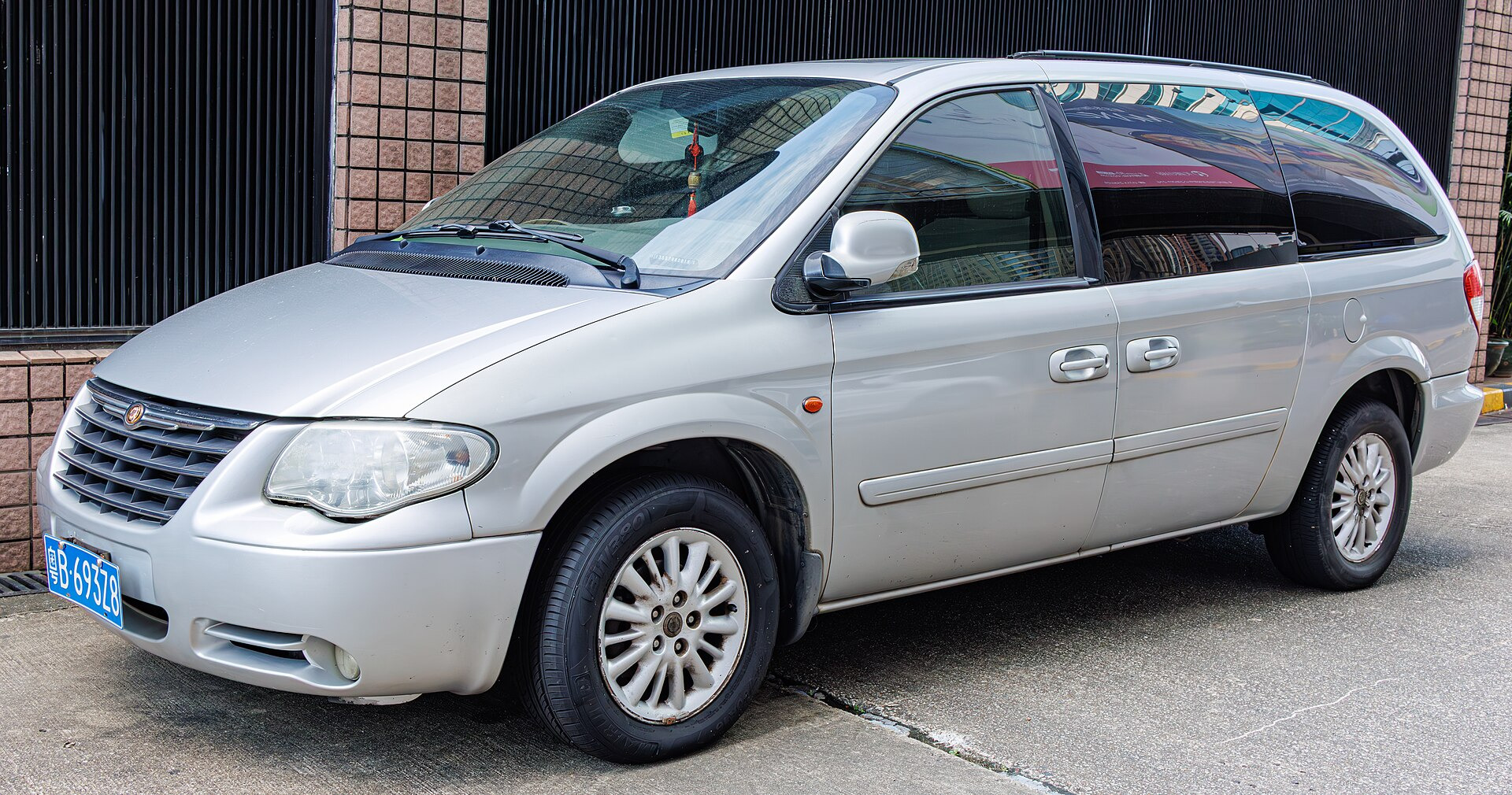 Chrysler Town & Country III