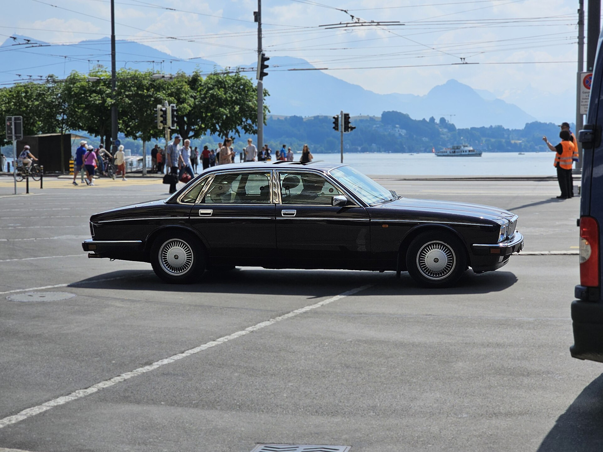 Daimler XJ 40, 81 Double Six 6.0 (311hp)