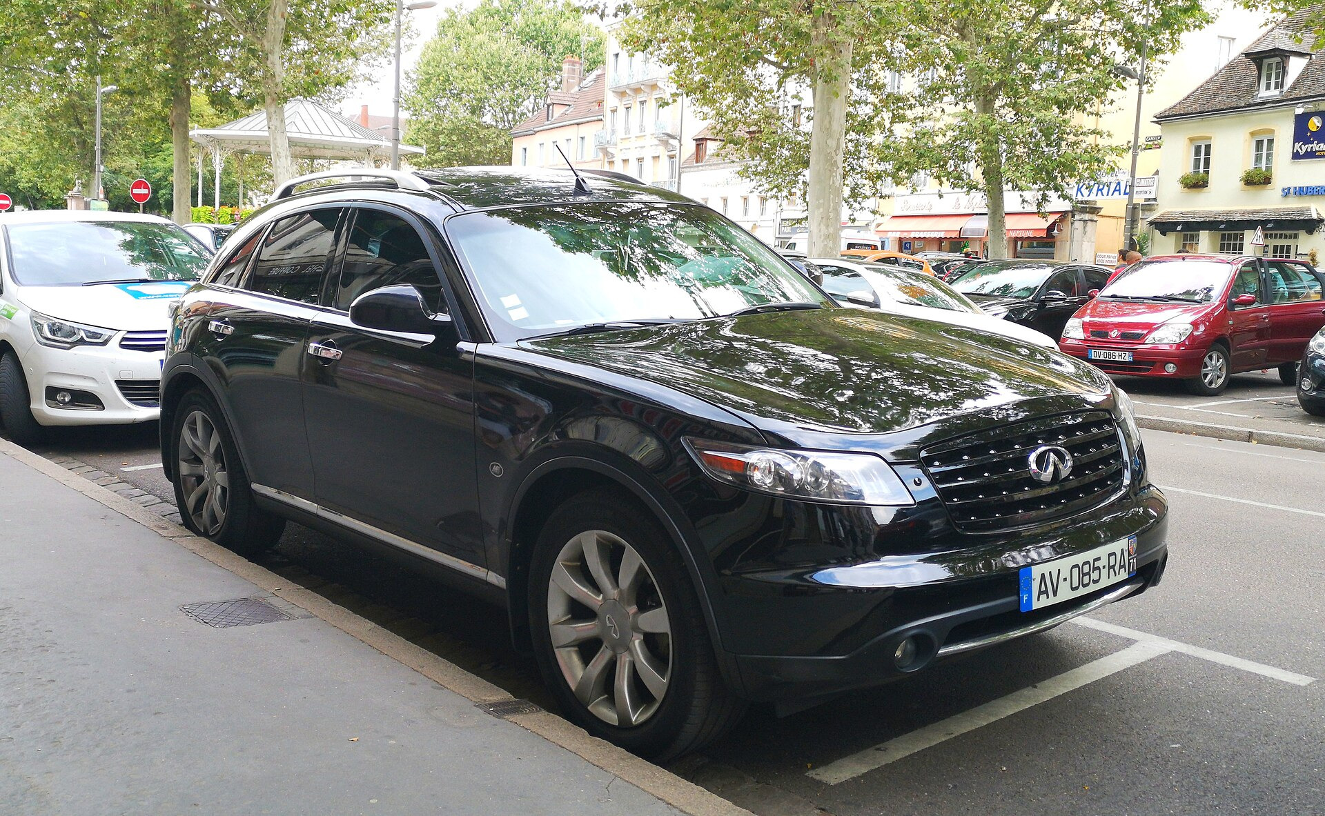 Infiniti FX FX45 3.5 i V6 (303hp)