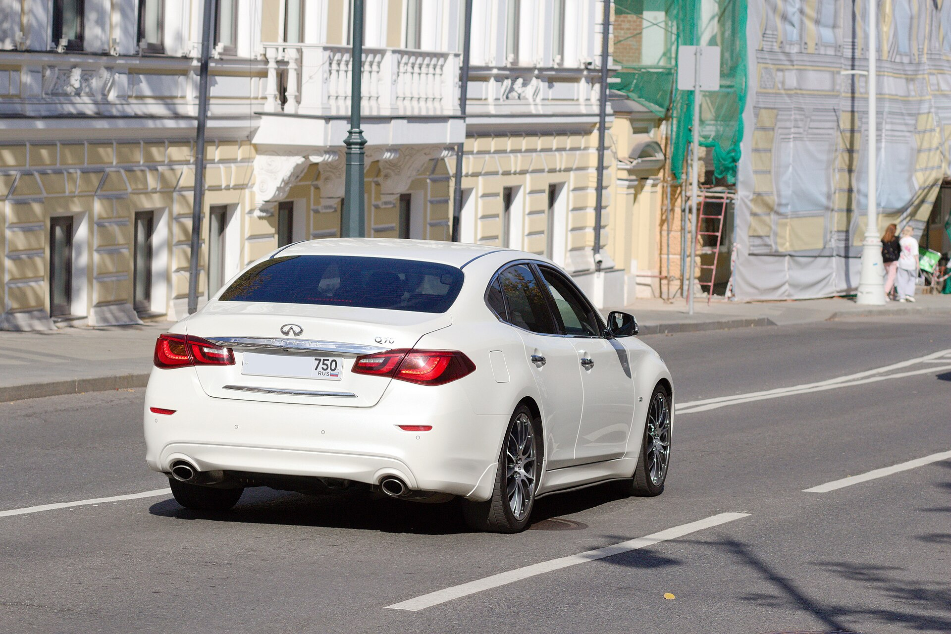 Infiniti Q70 3.5hyb AT (303hp)
