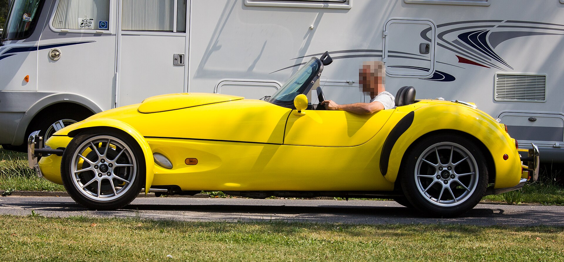 Panoz AIV Roadster