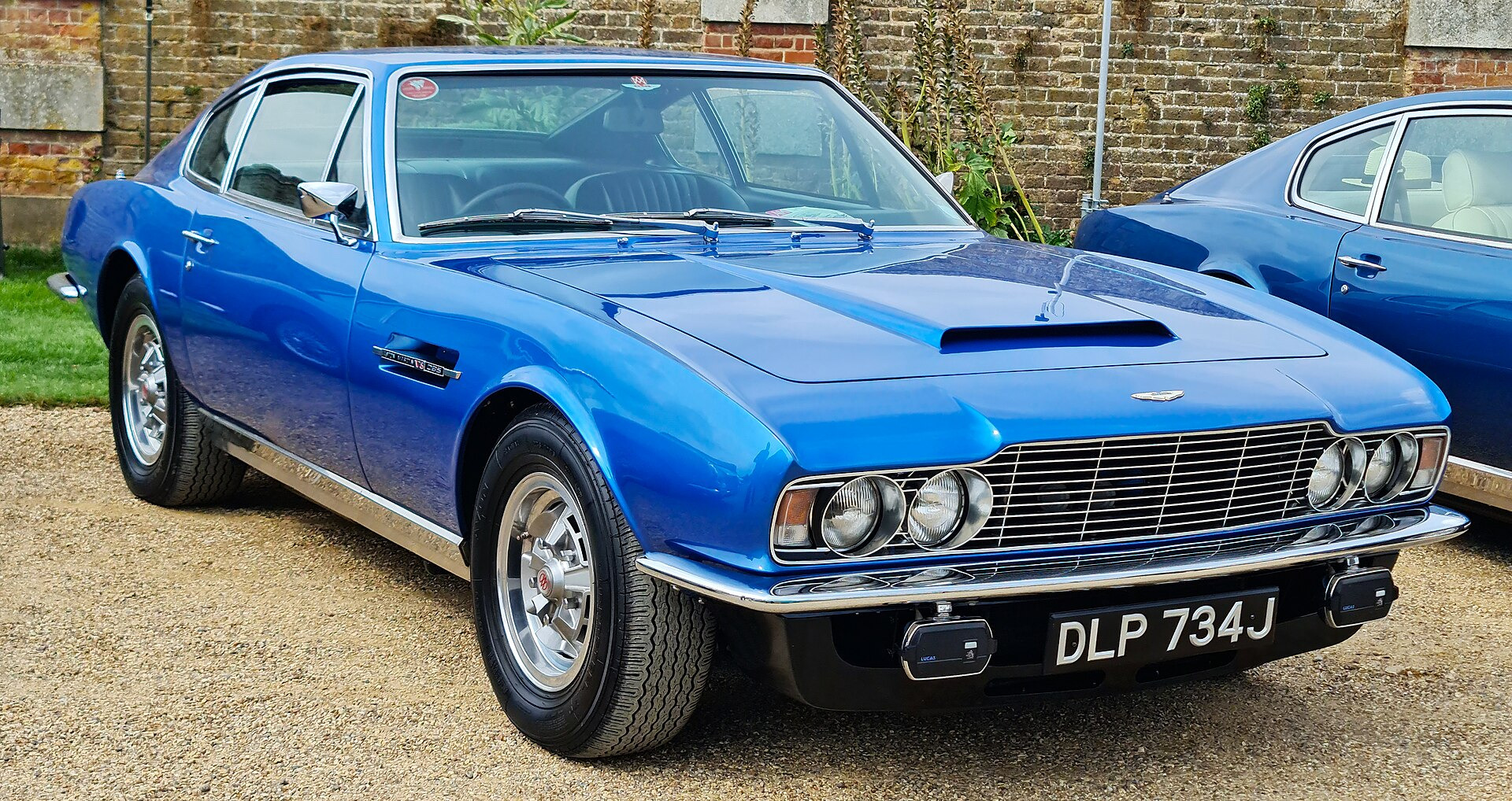 Aston Martin DBS V8