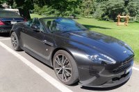 Aston Martin V8 Vantage Roadster (2018) — снимка 2