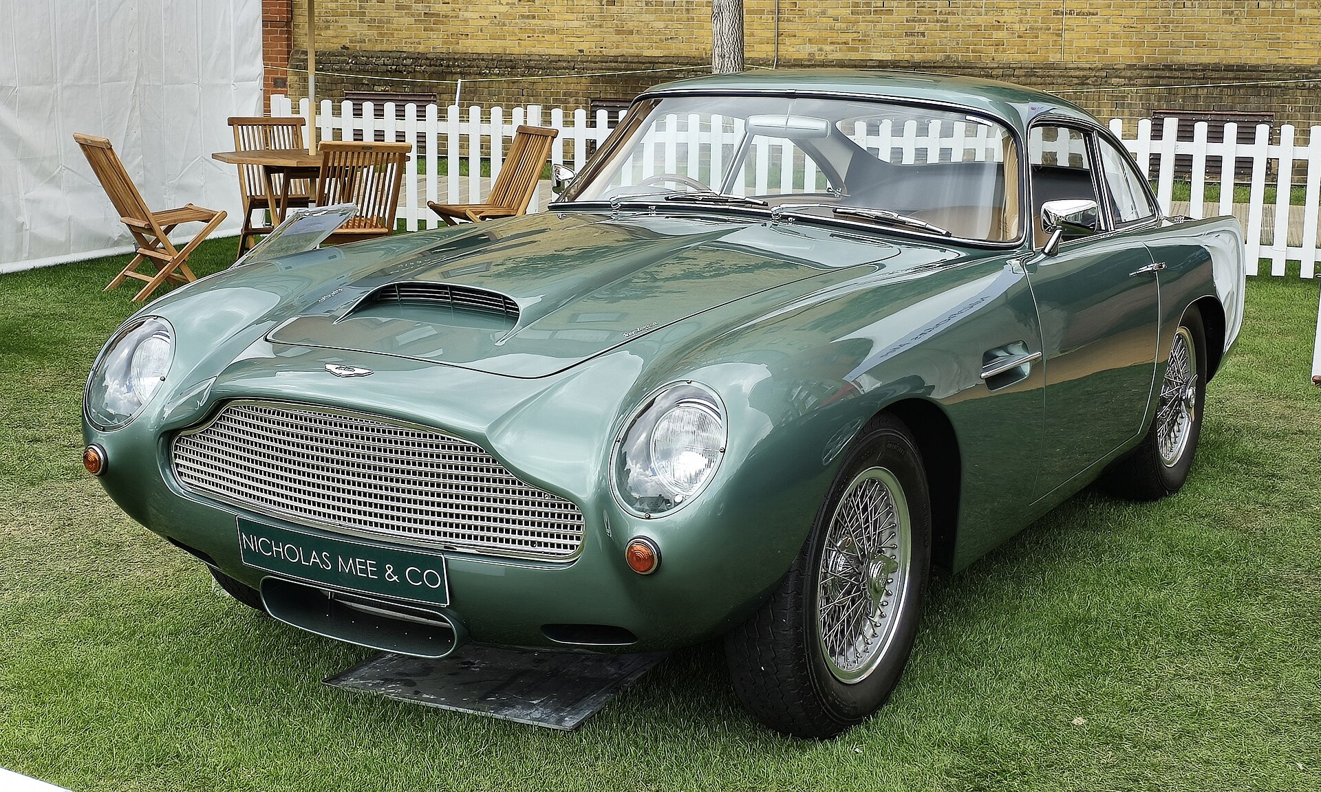 Aston Martin DB4