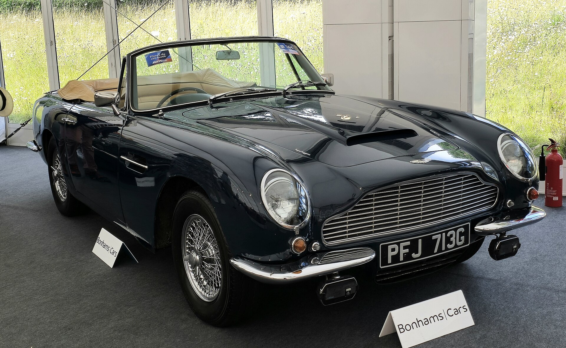 Aston Martin DB6 Volante