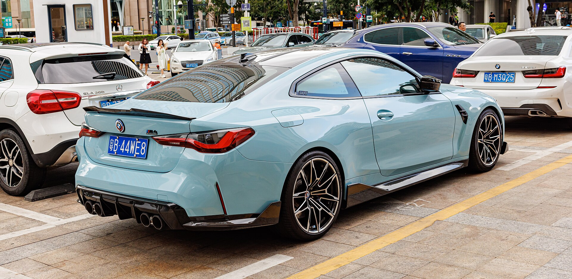 BMW M4 (G82)