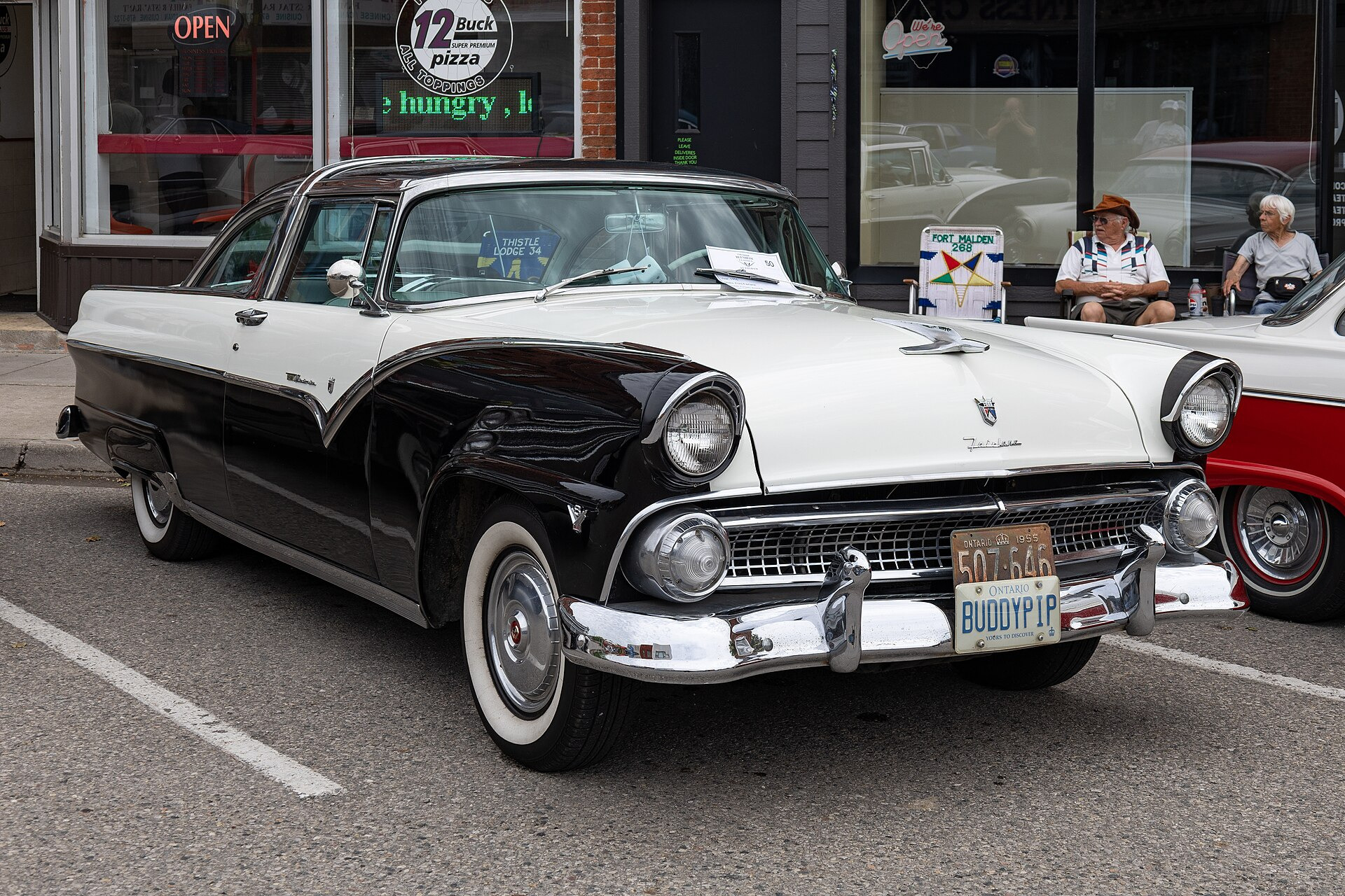 Ford Crown Victoria II