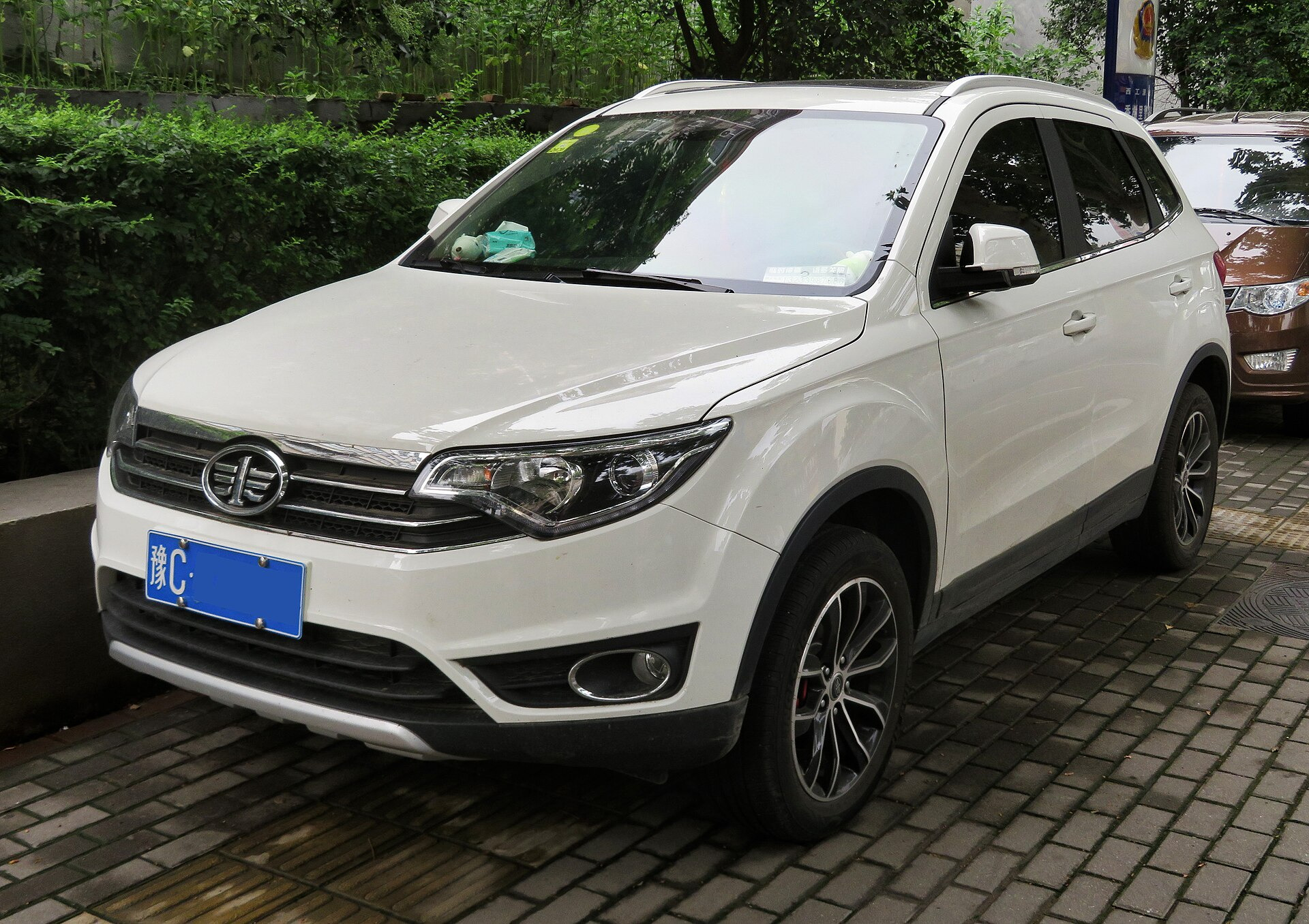 Senia R7 Faw Senia R7 1.5 (150hp) – AutoData.bg