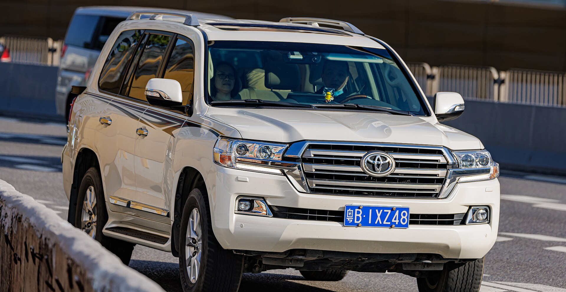 Toyota Land Cruiser 100